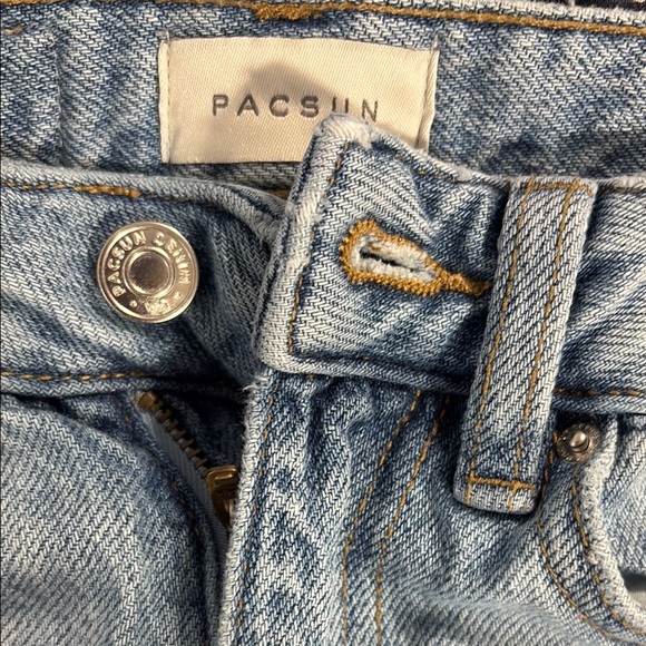 PacSun Light Indigo Ripped '90s Boyfriend Jeans - Picture 6 of 10